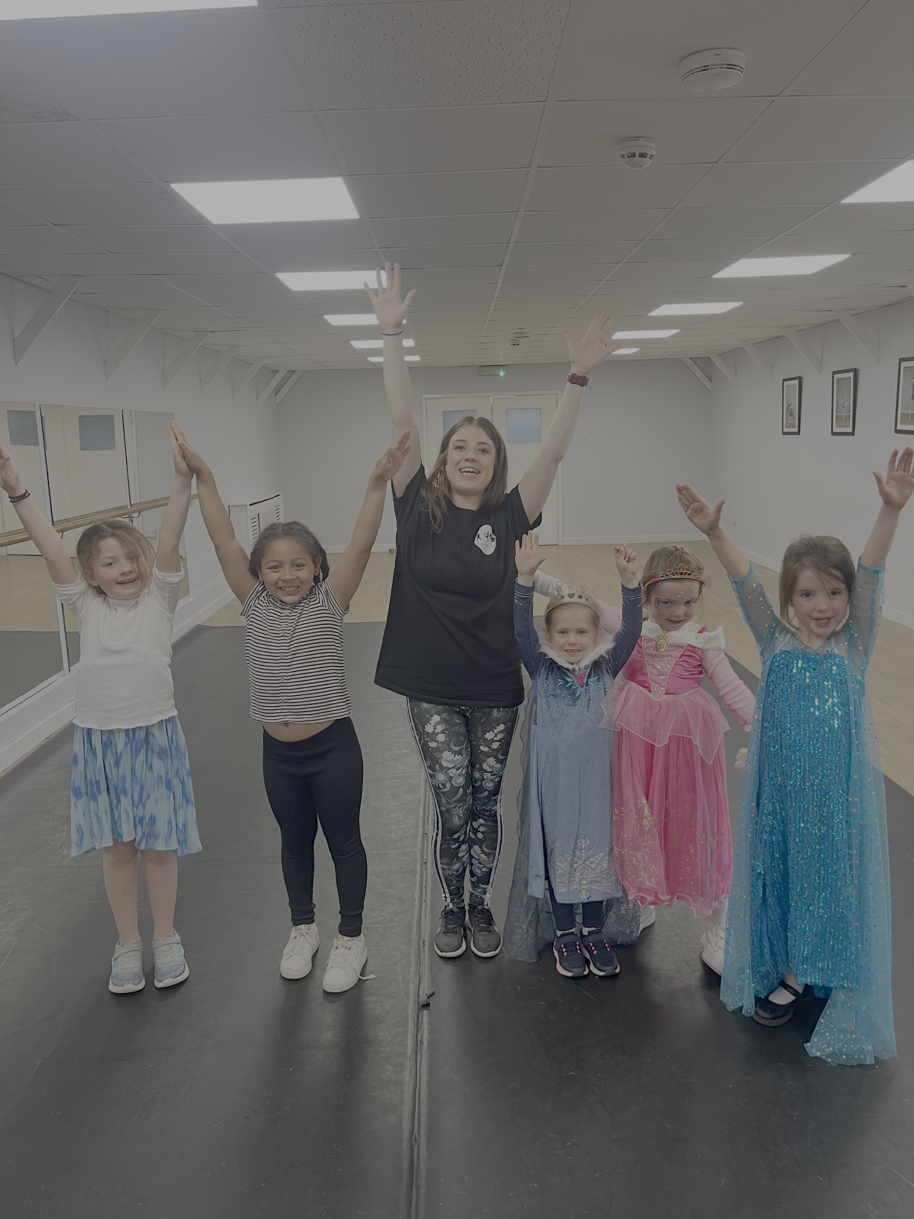 Children enjoying a fun singing, dancing, and acting party at iSing iDance iAct in Brackley, Warwick & Leamington Spa